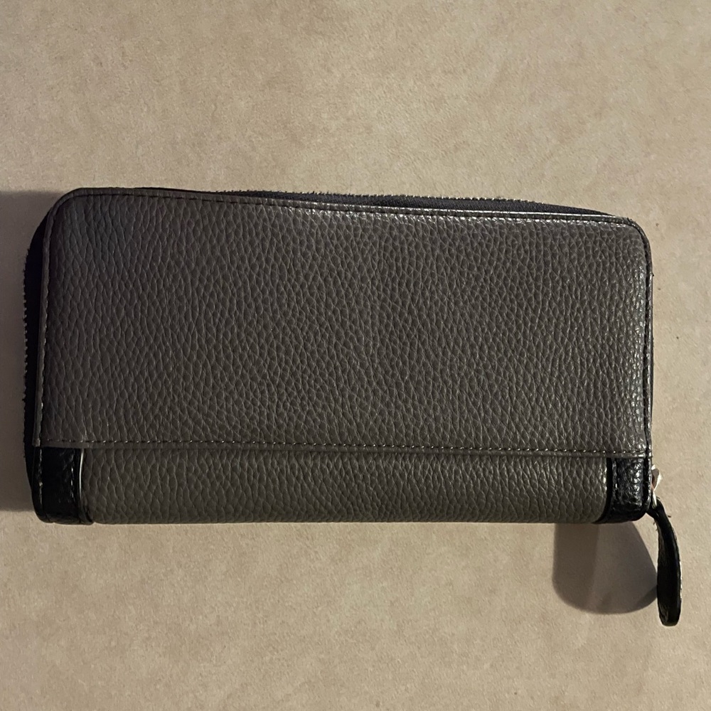 Guess Wallet - Picture 3 of 3